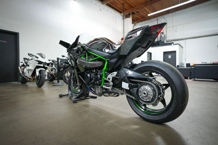 2015 Kawasaki Ninja H2R WhatsApp +17203061962 3