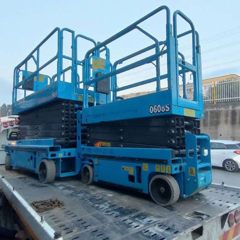 سيزر لفت للايجاررافعات مقصية للايجارScissor Lift Rentalمعدات رفع  3