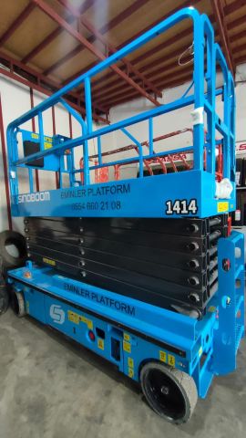 سيزر لفت للايجاررافعات مقصية للايجارScissor Lift Rentalمعدات رفع  5