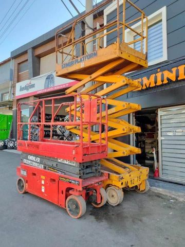 سيزر لفت للايجاررافعات مقصية للايجارScissor Lift Rentalمعدات رفع  6