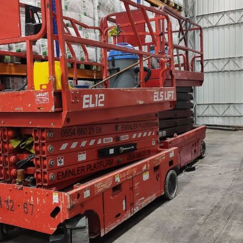 سيزر لفت للايجاررافعات مقصية للايجارScissor Lift Rentalمعدات رفع  8