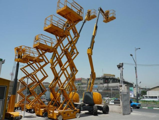 سيزر لفت للايجار رافعه مقصيه سقالات كهربائية منصات رفع عمال للايج 2