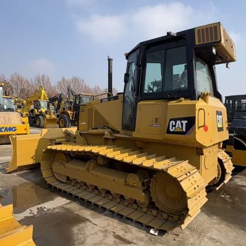 بلدوزر CAT D4 للإيجار في نيوم وتبوك | جرافة | Bulldozer
