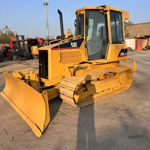 بلدوزر CAT D4 للإيجار في نيوم وتبوك | جرافة | Bulldozer 2