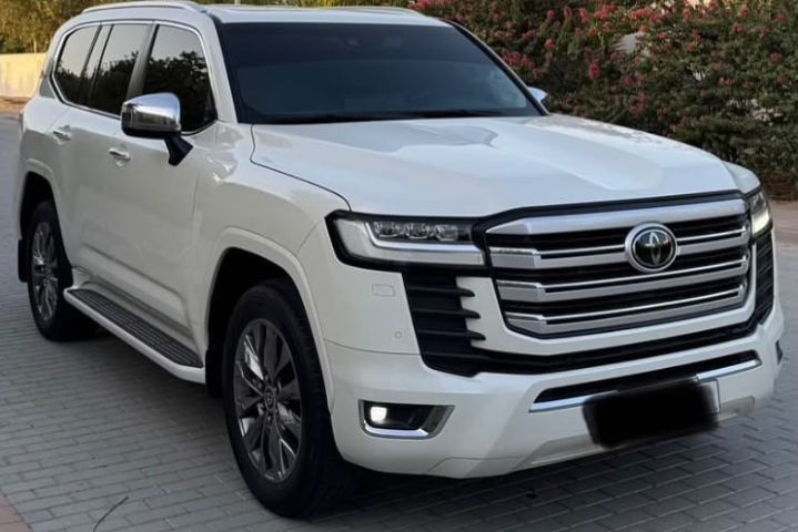 Toyota Land Cruiser VXR 2023