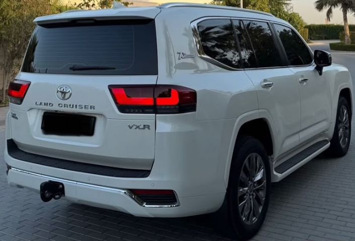 Toyota Land Cruiser VXR 2023 6