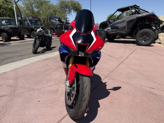 2021 Honda CBR1000RR-R Fireblade SP WhatsApp +17203061962 2