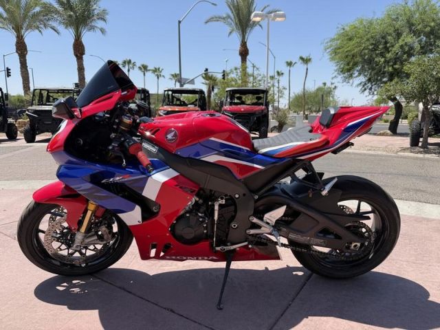 2021 Honda CBR1000RR-R Fireblade SP WhatsApp +17203061962 3