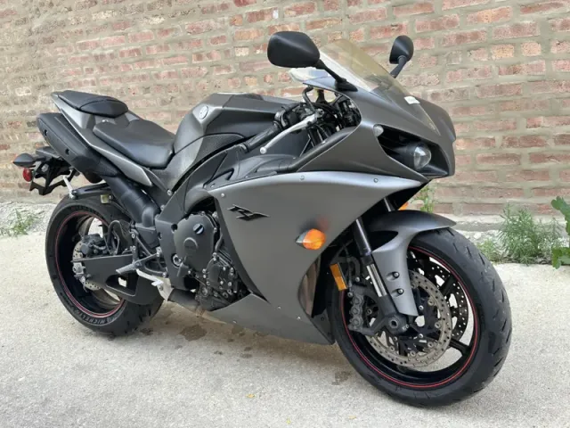 2013 Yamaha YZF-R1 WhatsApp +17203061962