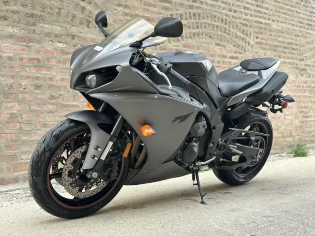 2013 Yamaha YZF-R1 WhatsApp +17203061962 2