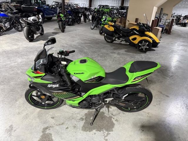 2020 Kawasaki Ninja 400 Pearl Blizzard White 2