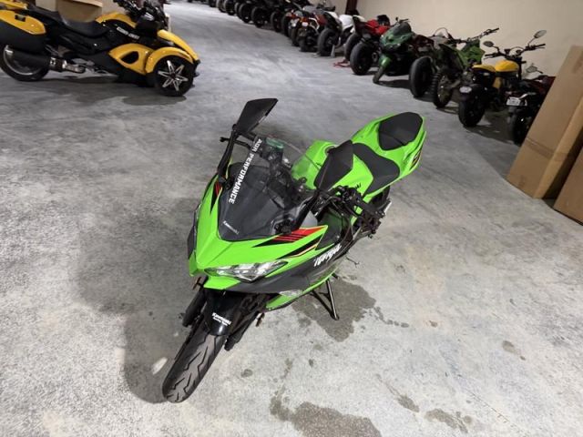 2020 Kawasaki Ninja 400 Pearl Blizzard White 3