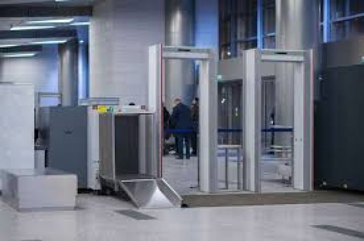 1. بوابة كشف المعادن TA-600 – أمان أكثر عند المداخل 3