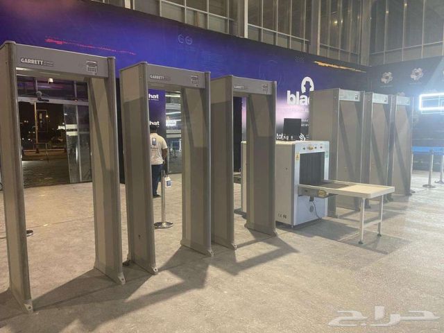 بوابة كشف المعادن والأسلحة TA-600 للمنشآت الأمنية