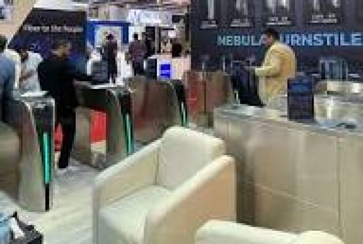 بوابة تحكم في دخول وخروج الموظفين والزوار