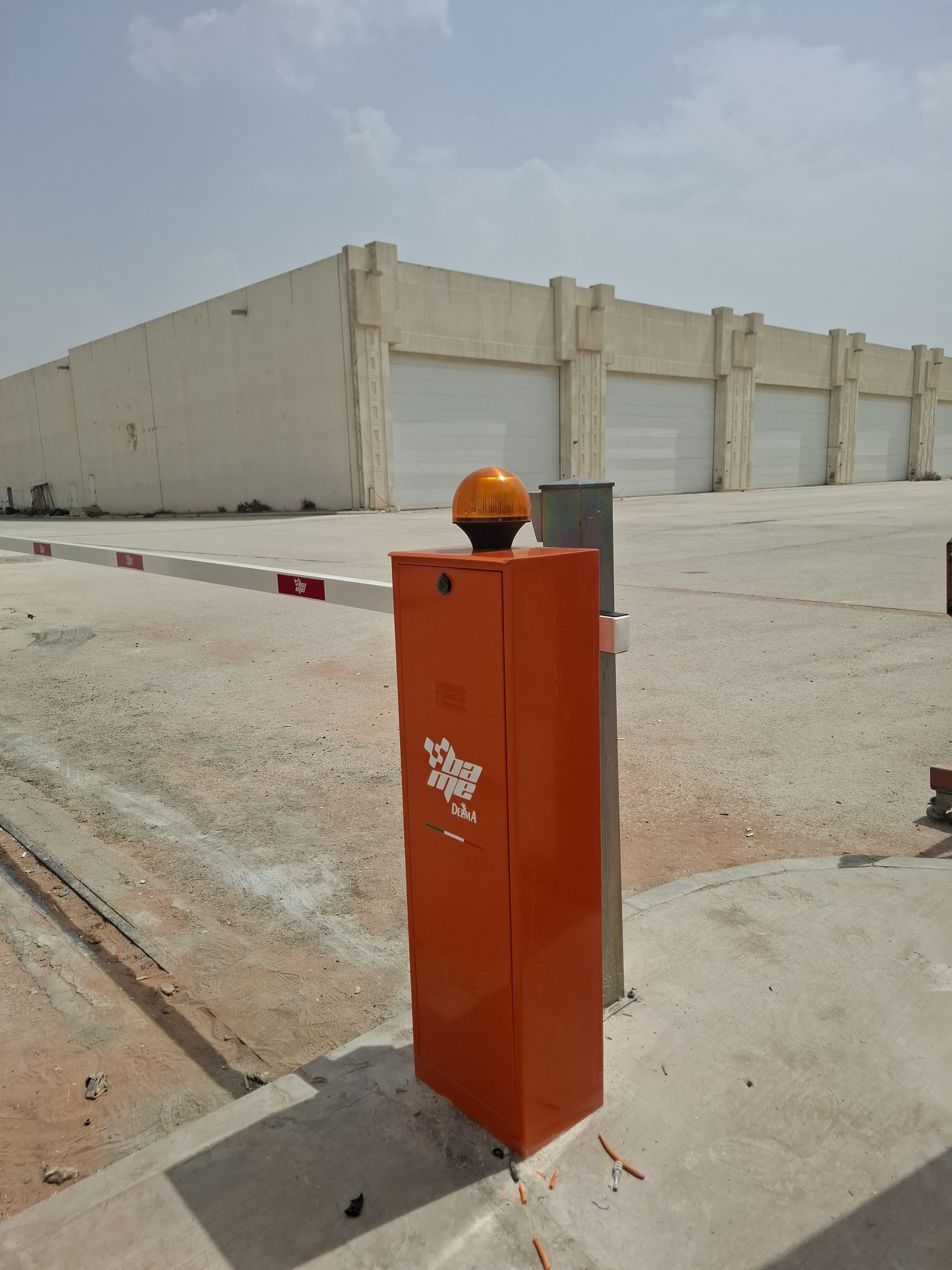   بوابات مواقف دخول وخروج السيارات BARRIER GATE 