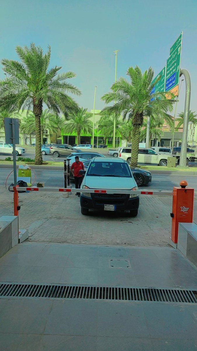   بوابات مواقف دخول وخروج السيارات BARRIER GATE  3