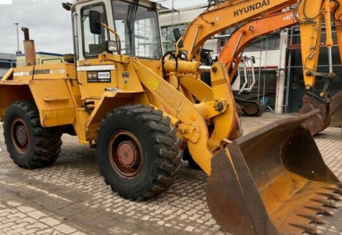 لودر LIEBHERR L531 للبيع مع تحطيم الاسعار 