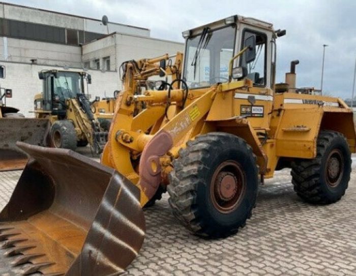 لودر LIEBHERR L531 للبيع مع تحطيم الاسعار  2