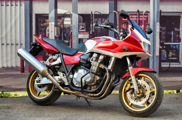 2006 HONDA CB1300 WhatsApp +17203061962 